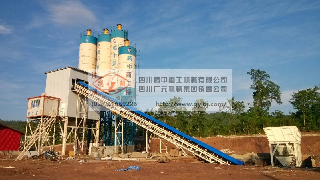 120搅拌站在老挝琅勃拉邦工地2